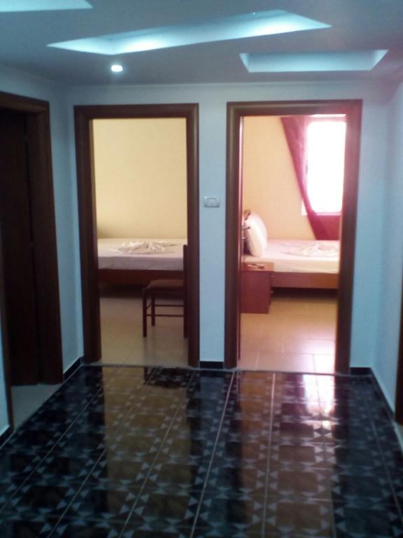 Apartaments Sara Ksamil Esterno foto